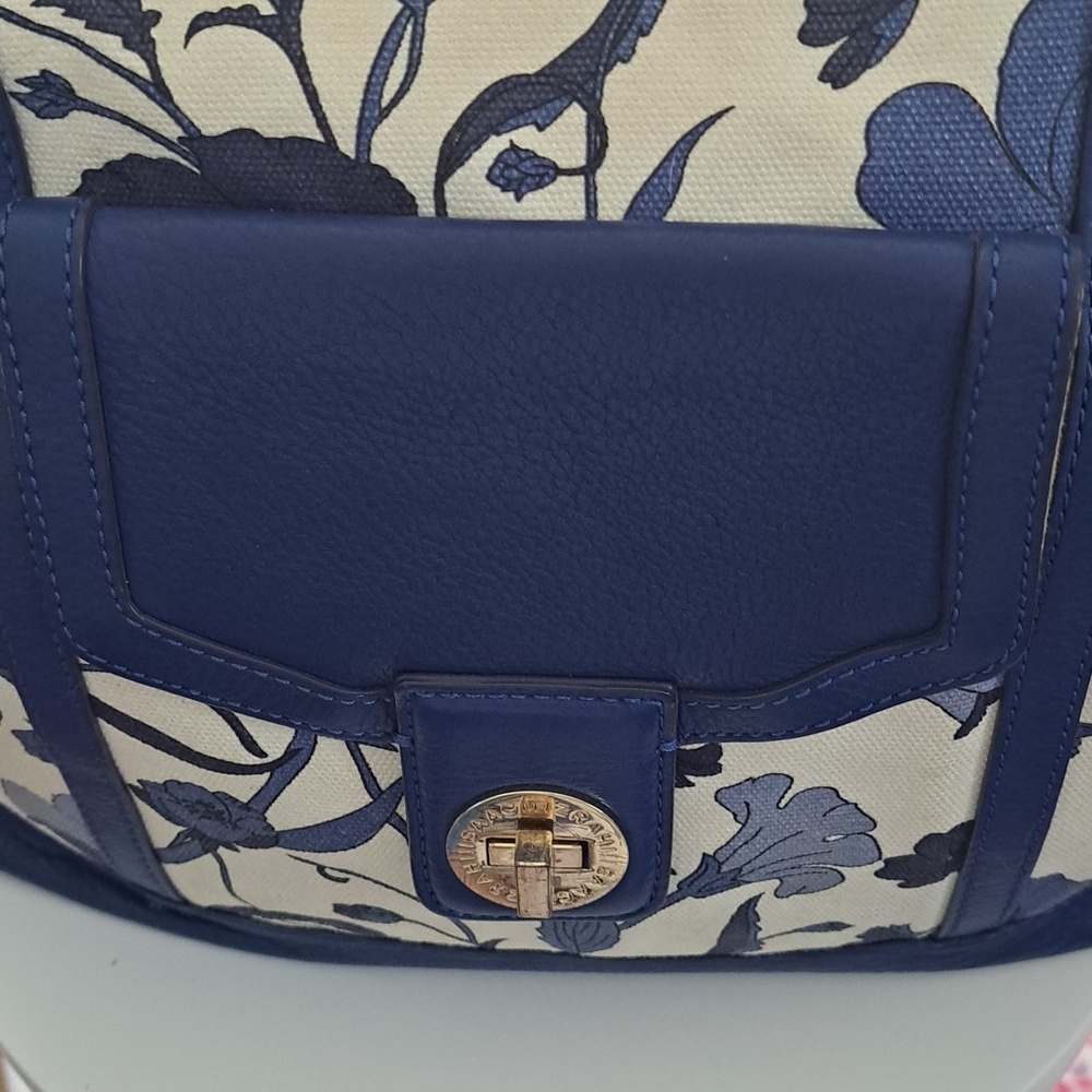 ☘️☘️Isaac Mizrahi! Bridgehampton bag 24 X 1o.5" With A 9" Handle Drop - Picture 3 of 7